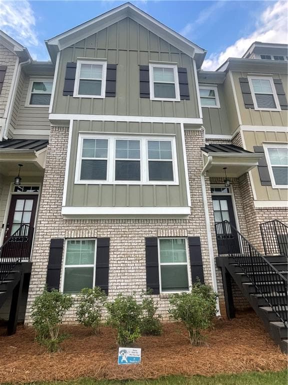 3 bedroom, 4 bathroom, 2,146 sq ft townhouse for sale at 3320 Hedgeway Court, Kennesaw, GA 30144