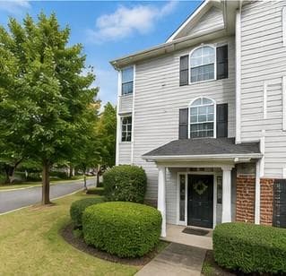 2 bedroom, 2 bathroom, 1,293 sq ft condominium for sale at 812 Vinings Forest Lane, Smyrna, GA 30080