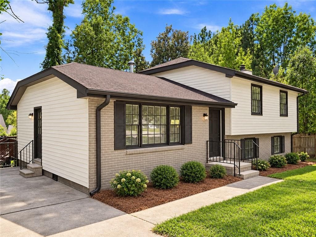 3 bedroom, 2 bathroom, 1,201 sq ft single family residence for sale at 8423 Magnolia Drive, Jonesboro, GA 30238
