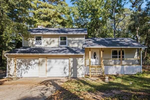 3 bedroom, 3 bathroom, 1,616 sq ft single family residence for sale at 208 Fairview Point, Ellenwood, GA 30294