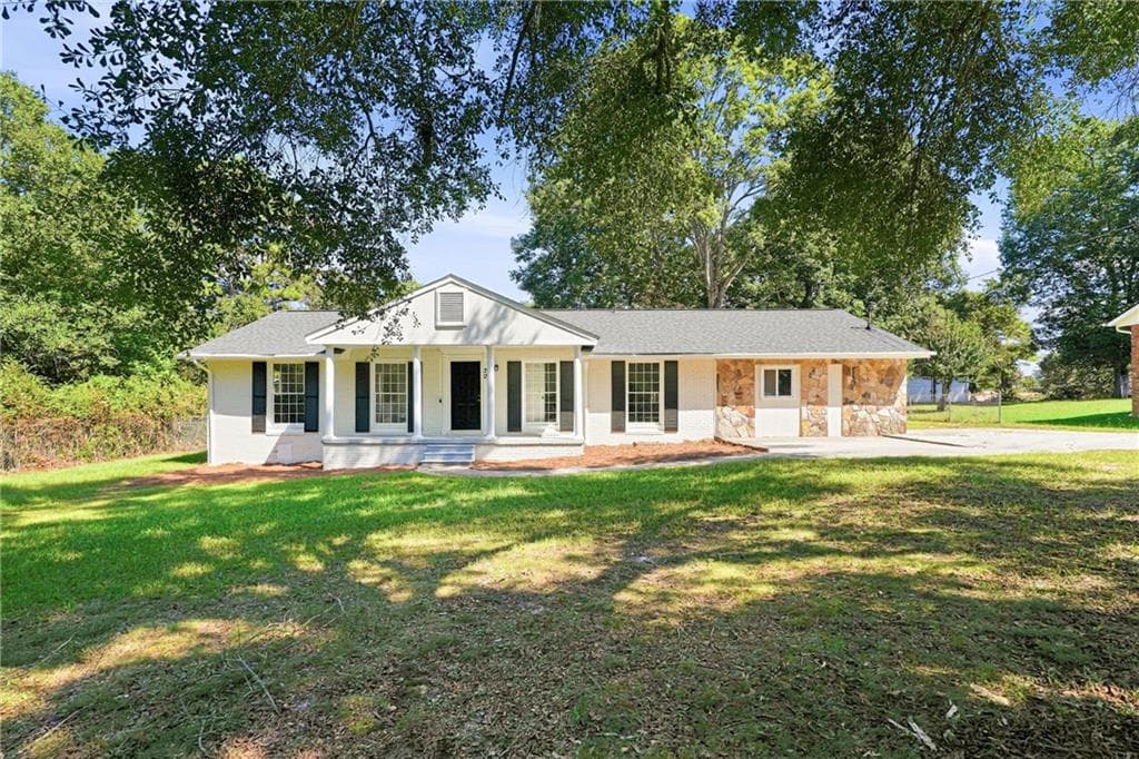 3 bedroom, 3 bathroom, 1,950 sq ft single family residence for sale at 30 Roberts Lane, Covington, GA 30014