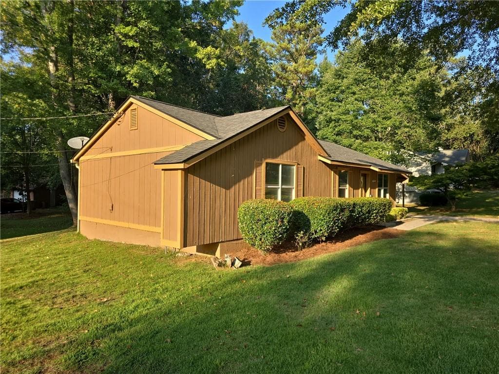 3 bedroom, 2 bathroom, 1,158 sq ft single family residence for sale at 3118 Caliente Lane, Rex, GA 30273