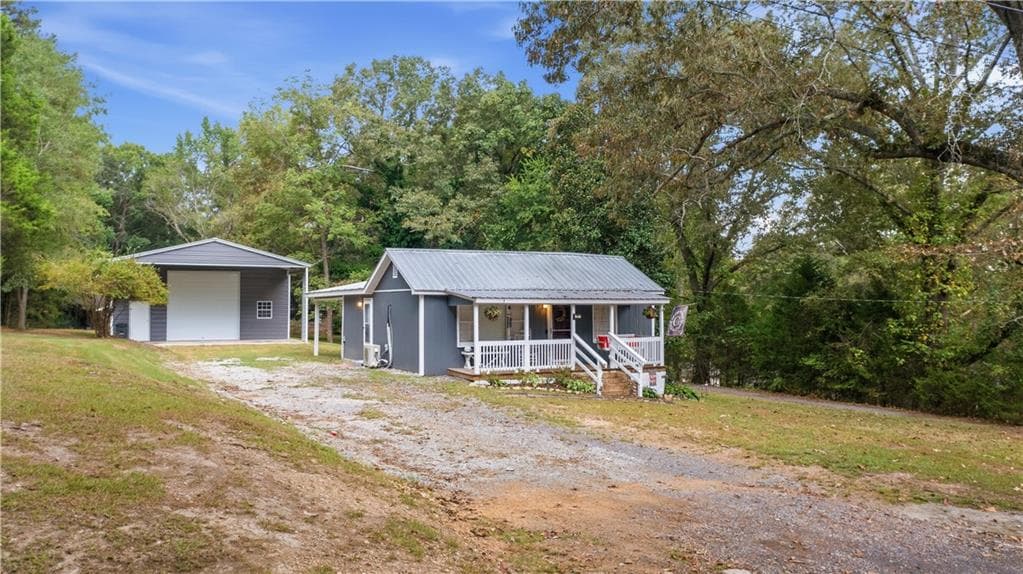2 bedroom, 1 bathroom, 1,022 sq ft single family residence for sale at 559 Donahoo Road, Silver Creek, GA 30173
