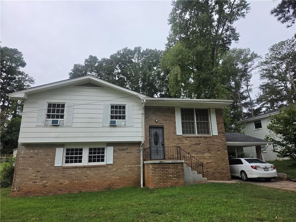 6 bedroom, 2 bathroom, 1,559 sq ft single family residence for sale at 3621 Glen Mora Drive, Decatur, GA 30032