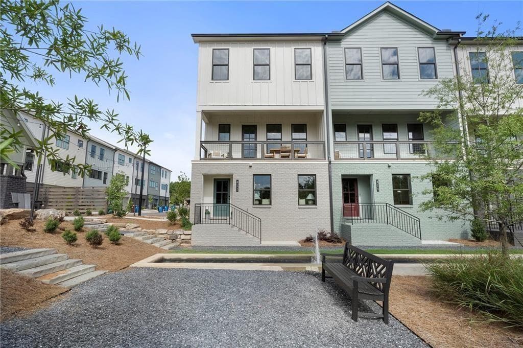 4 bedroom, 4 bathroom, 1,820 sq ft townhouse for sale at 471 Argosy Park Circle #39, Alpharetta, GA 30022
