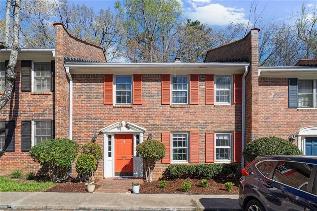 3 bedroom, 3 bathroom, 1,944 sq ft condominium for sale at 1105 Clairemont Avenue P, Decatur, GA 30030