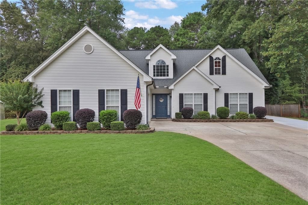 4 bedroom, 3 bathroom, 2,190 sq ft single family residence for sale at 4046 River Elan Drive, Gainesville, GA 30507