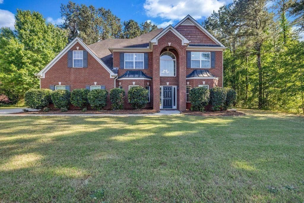 5 bedroom, 4 bathroom, 4,036 sq ft single family residence under contract at 142 Nobility Lane, Mcdonough, GA 30252