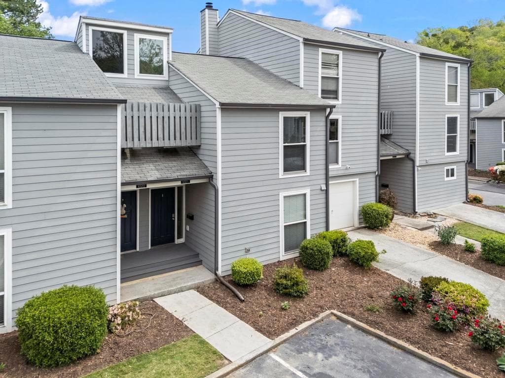 2 bedroom, 3 bathroom, 1,352 sq ft townhouse for sale at 1021 Riverbend Club Drive, Atlanta, GA 30339