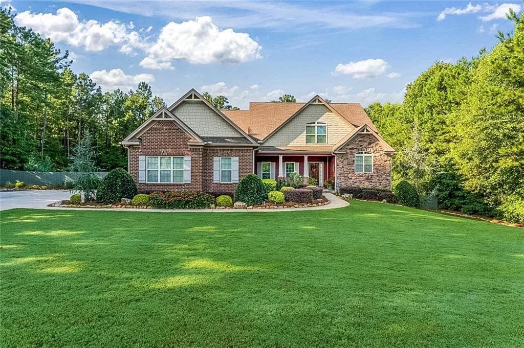 7 bedroom, 6 bathroom, 5,042 sq ft single family residence for sale at 209 Thyme Leaf Way, Locust Grove, GA 30248