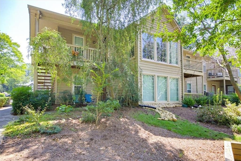 2 bedroom, 2 bathroom, 1,150 sq ft condominium for sale at 704 Country Park Drive, Smyrna, GA 30080