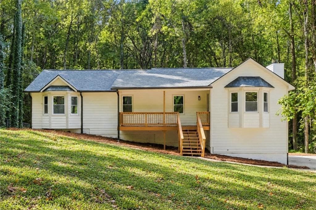 3 bedroom, 2 bathroom, 1,672 sq ft single family residence for sale at 3426 Spinnaker Way, Acworth, GA 30102