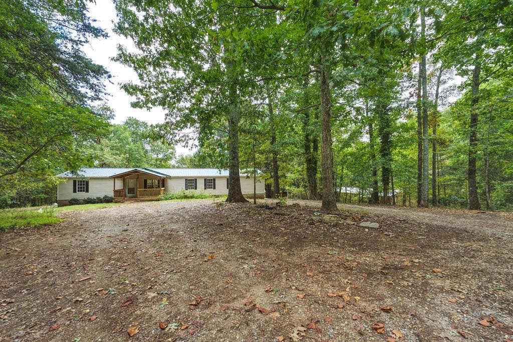 4 bedroom, 2 bathroom, 1,924 sq ft single family residence for sale at 320 Old Mill Lane, Waleska, GA 30183