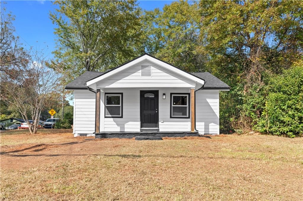 3 bedroom, 2 bathroom, 1,034 sq ft single family residence for sale at 118 Perry Street, Monroe, GA 30655