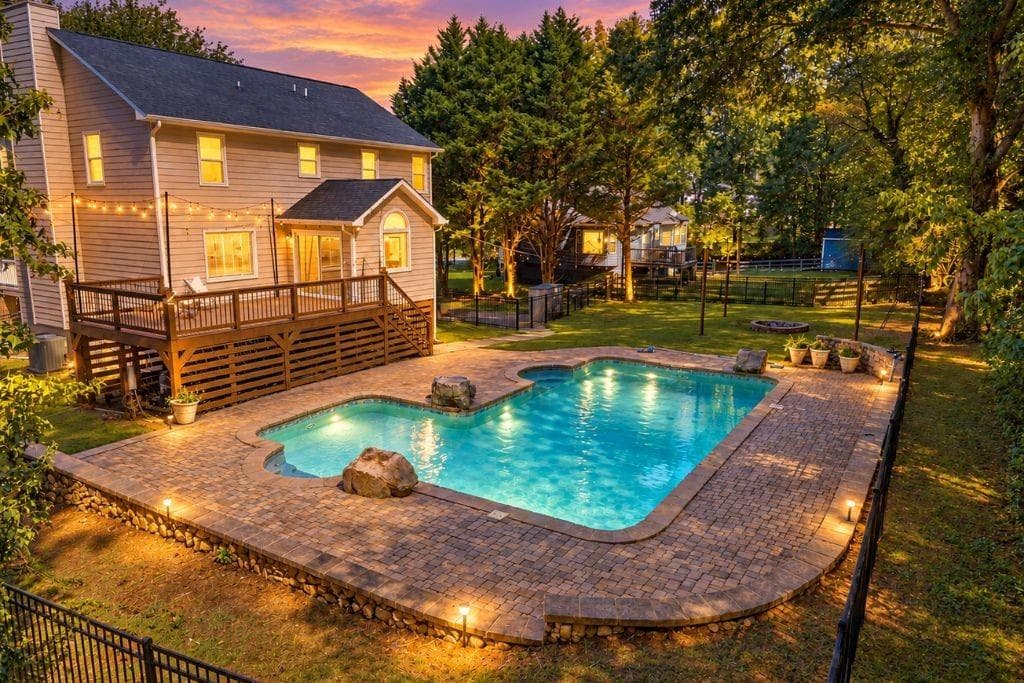6 bedroom, 4 bathroom, 2,656 sq ft single family residence for sale at 104 Courtland Circle, Powder Springs, GA 30127