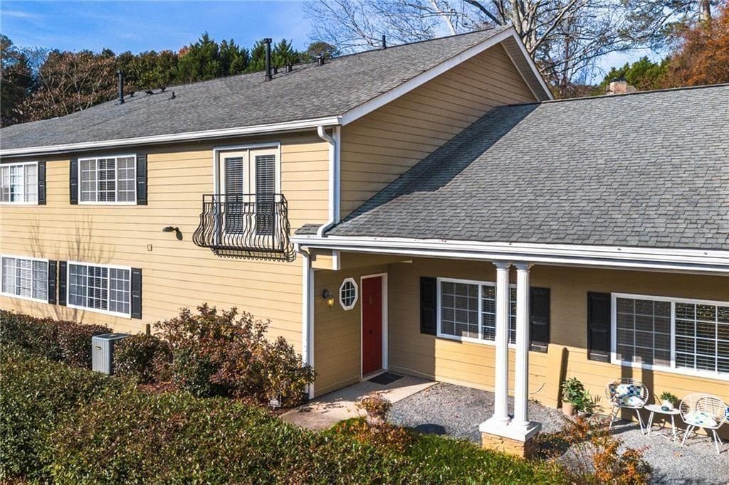 2 bedroom, 3 bathroom, 1,290 sq ft townhouse for sale at 1468 Briarwood Road 2003, Atlanta, GA 30319