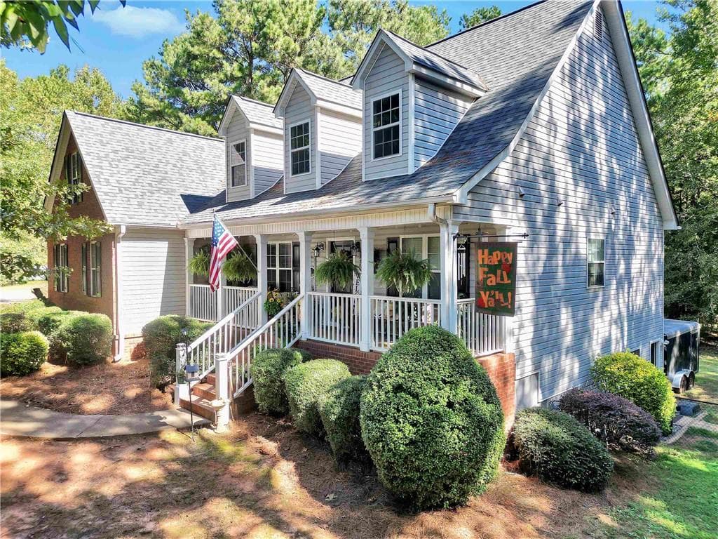 3 bedroom, 3 bathroom, 1,910 sq ft single family residence for sale at 200 Cecil Way, Mcdonough, GA 30252
