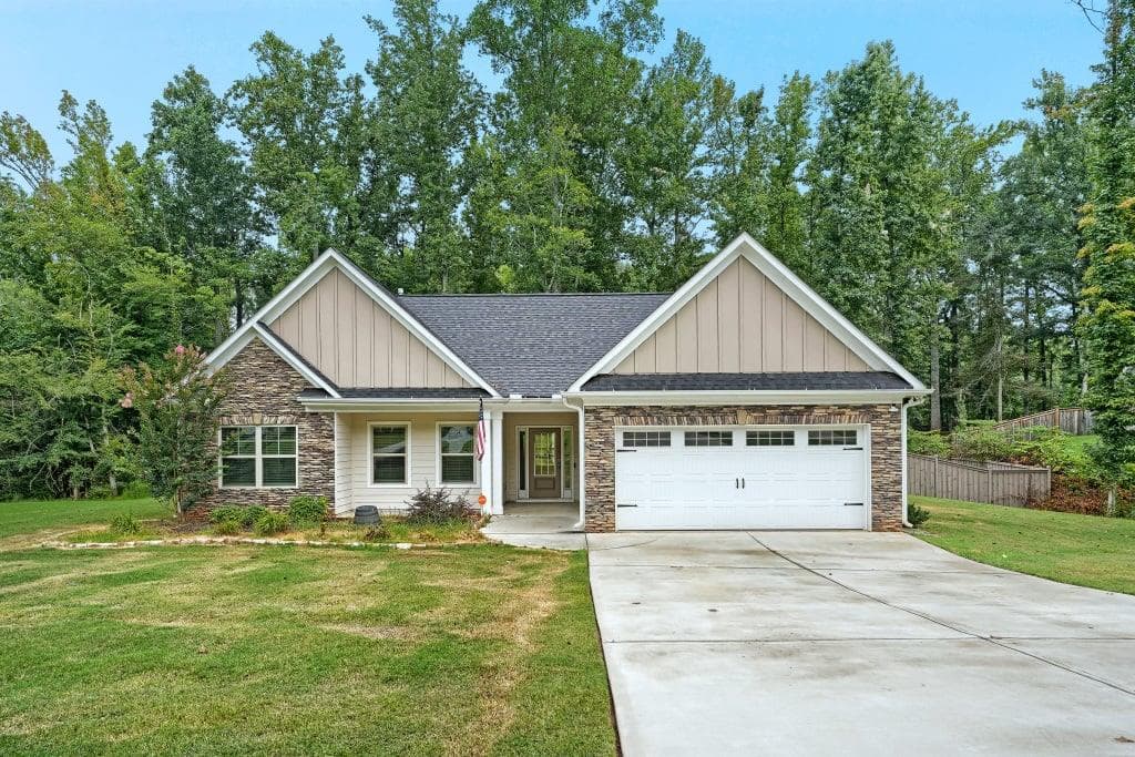 3 bedroom, 2 bathroom, 1,736 sq ft single family residence for sale at 415 Smallwood Lane, Douglasville, GA 30134