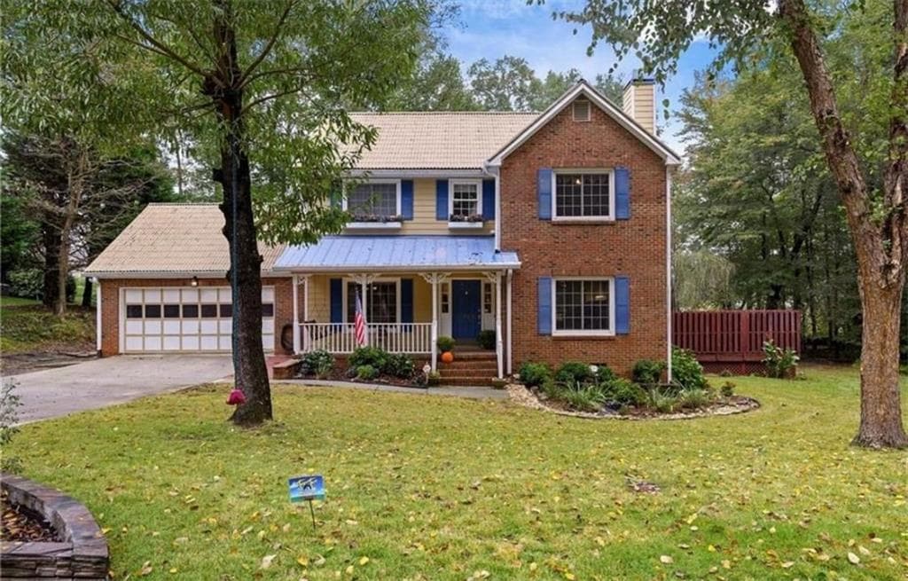 3 bedroom, 3 bathroom, 2,024 sq ft single family residence for sale at 2724 Amber Springs Way, Buford, GA 30519