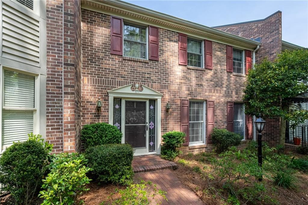 2 bedroom, 3 bathroom, 1,944 sq ft townhouse for sale at 1510 September Chase, Decatur, GA 30033