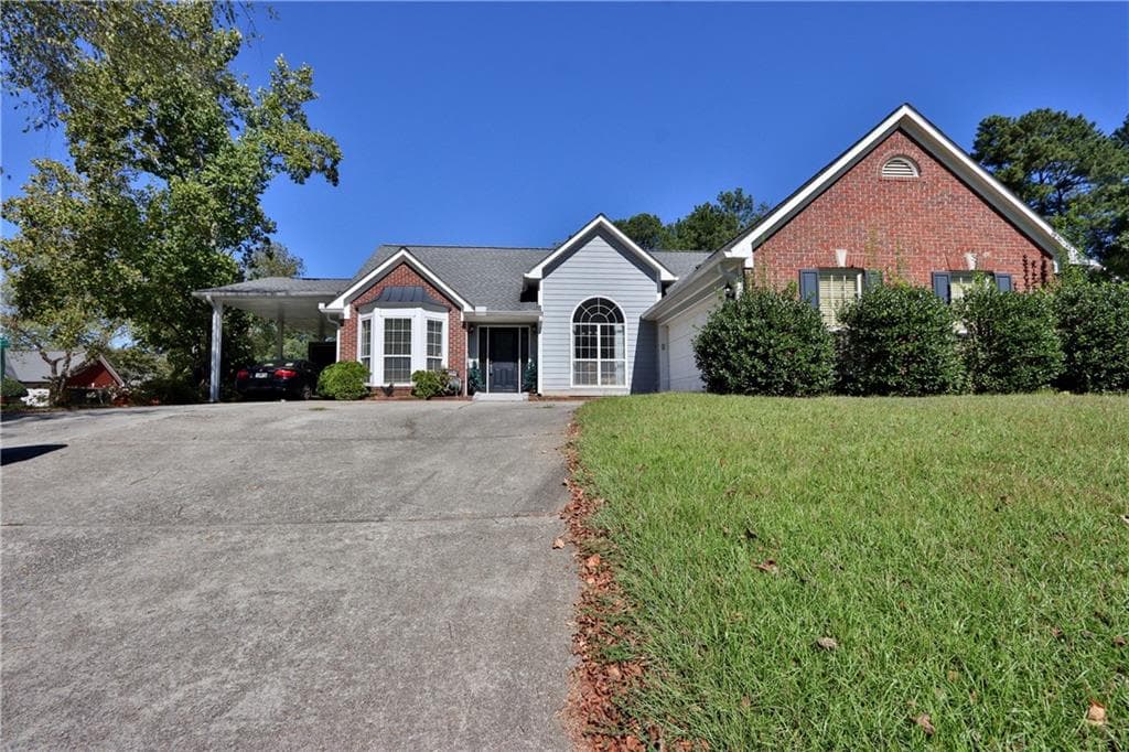 3 bedroom, 2 bathroom, 1,704 sq ft single family residence for sale at 183 Brook Lea Cove Cove, Lawrenceville, GA 30044