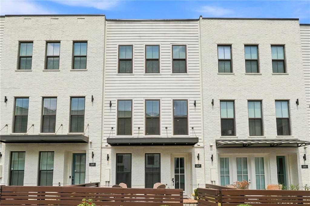 3 bedroom, 4 bathroom, 2,142 sq ft townhouse for sale at 267 Mitchell Lane, Woodstock, GA 30188