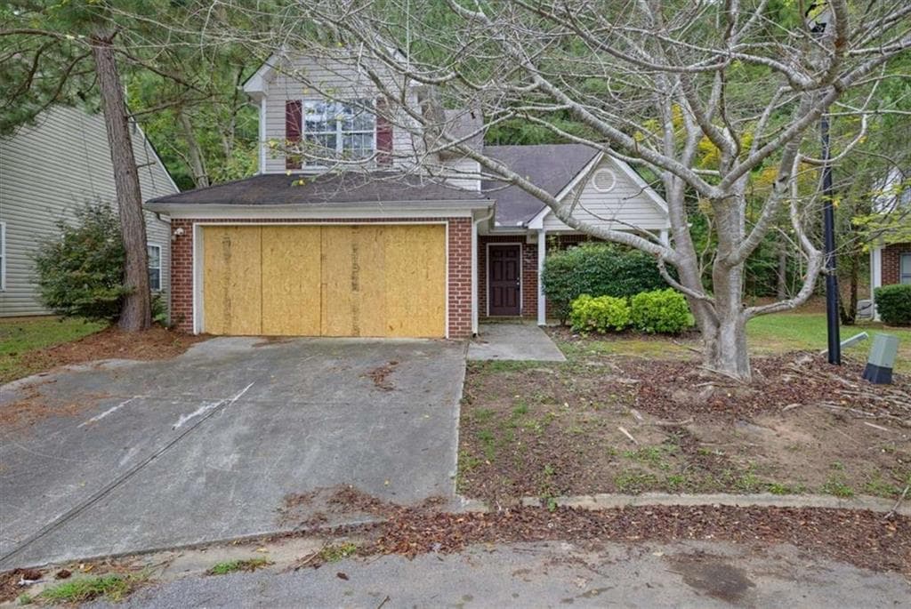 3 bedroom, 3 bathroom, 1,615 sq ft single family residence for sale at 4425 Chestnut Lake Avenue, Lithonia, GA 30038