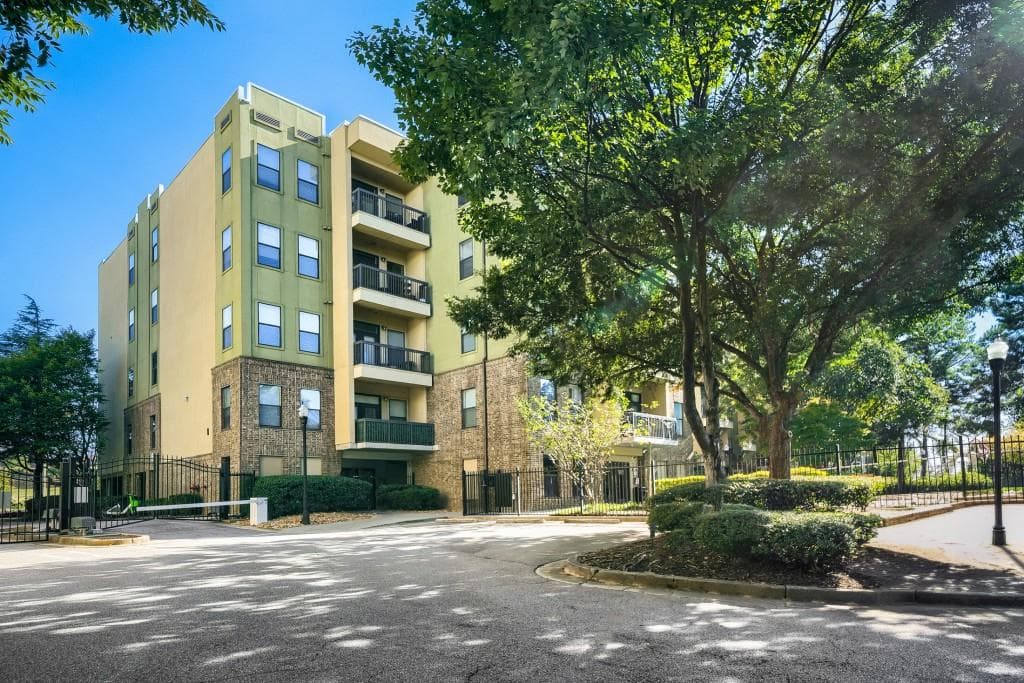 2 bedroom, 2 bathroom, 1,196 sq ft condominium for sale at 425 Chapel Street 1312, Atlanta, GA 30313