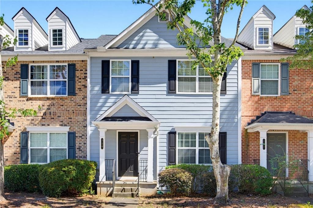 3 bedroom, 3 bathroom, 1,870 sq ft townhouse for sale at 720 Breeze Lane, Woodstock, GA 30188