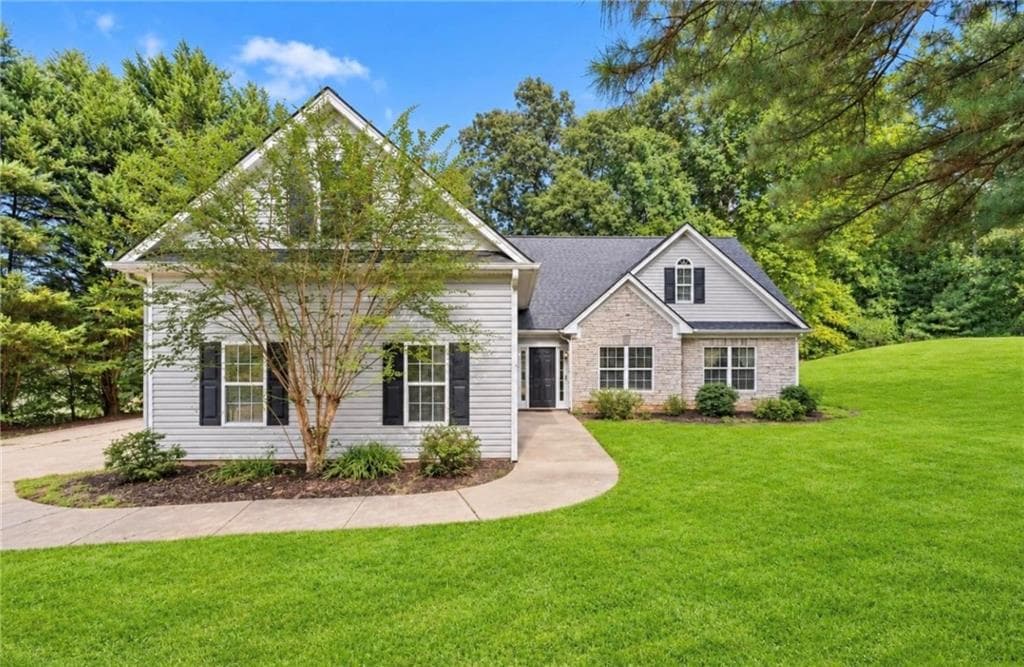 5 bedroom, 3 bathroom, 2,380 sq ft single family residence for sale at 125 Liberty Drive, Jefferson, GA 30549