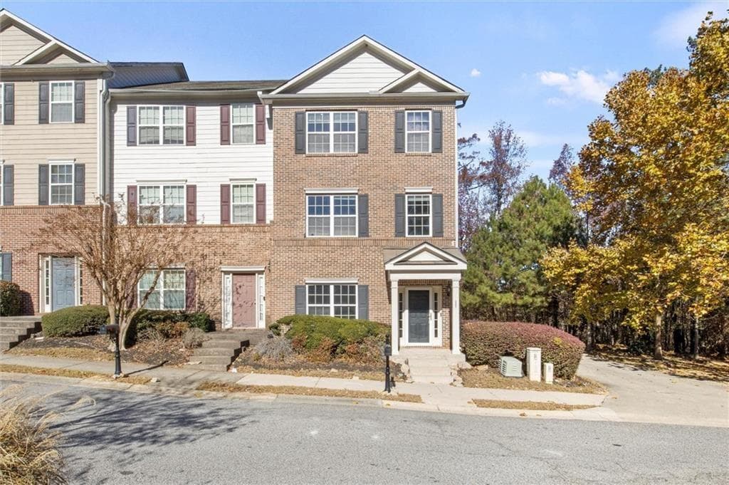 3 bedroom, 4 bathroom, 1,791 sq ft townhouse for sale at 5667 CASCADE Run, Atlanta, GA 30336
