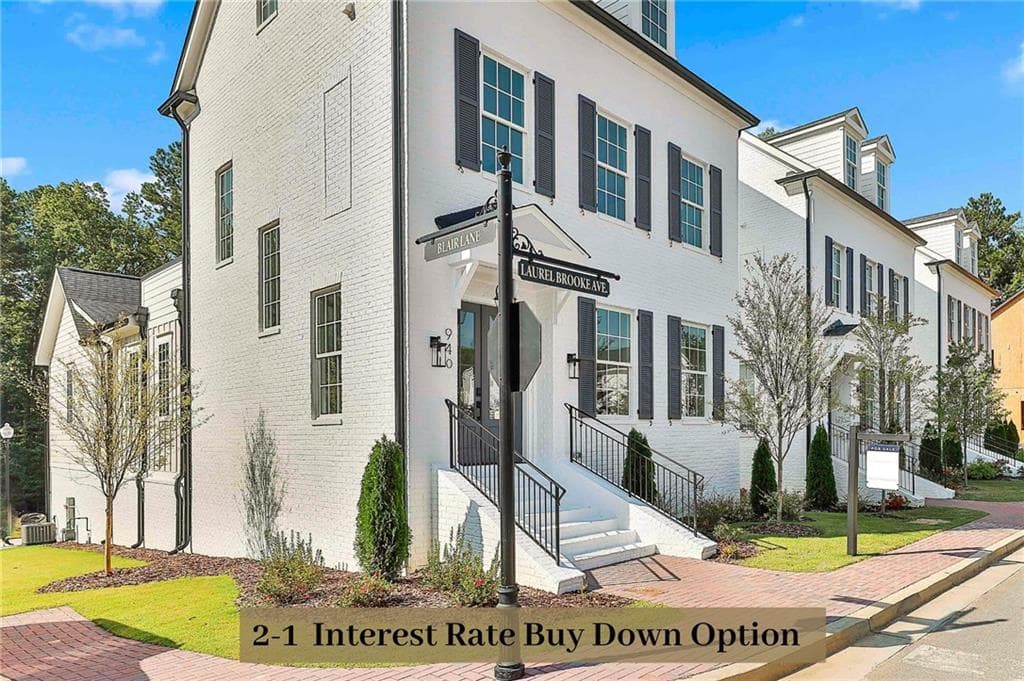 3 bedroom, 5 bathroom, 3,557 sq ft single family residence for sale at 940 Laurel Brooke Avenue, Peachtree City, GA 30269