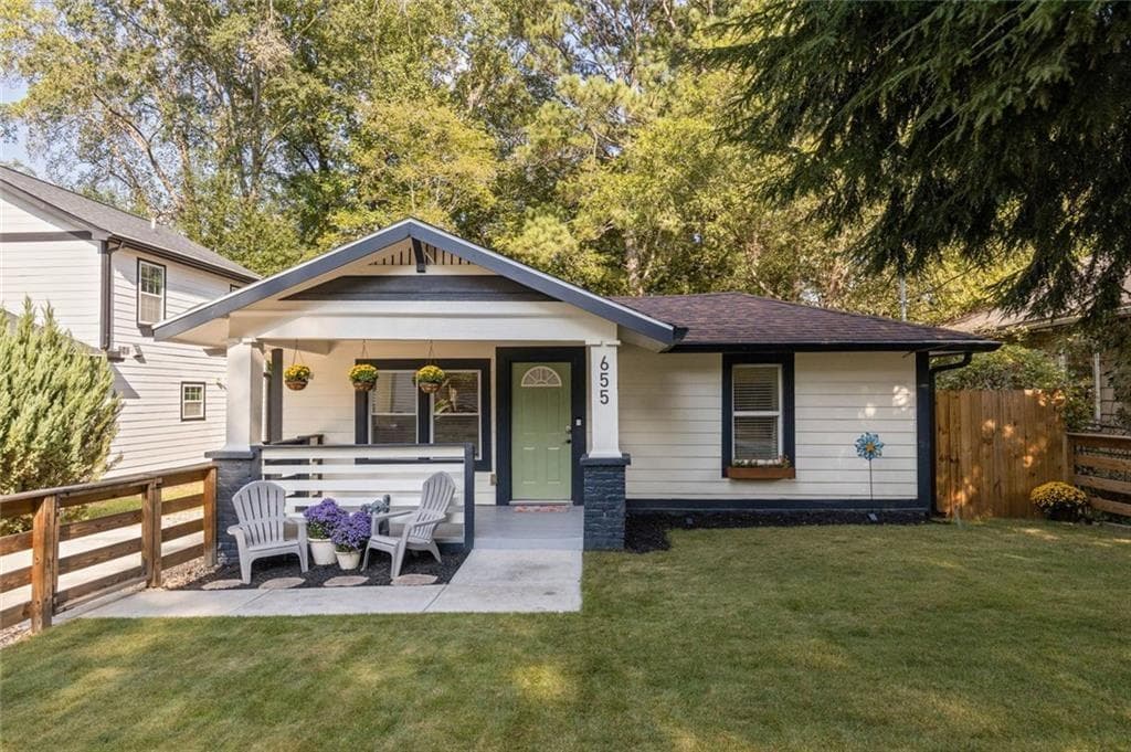 3 bedroom, 2 bathroom, 1,300 sq ft single family residence for sale at 655 S Grand Avenue, Atlanta, GA 30318