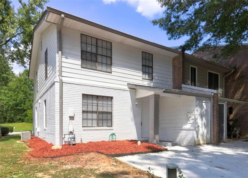 4 bedroom, 3 bathroom, 1,426 sq ft townhouse for sale at 738 Dunaire Way, Jonesboro, GA 30238