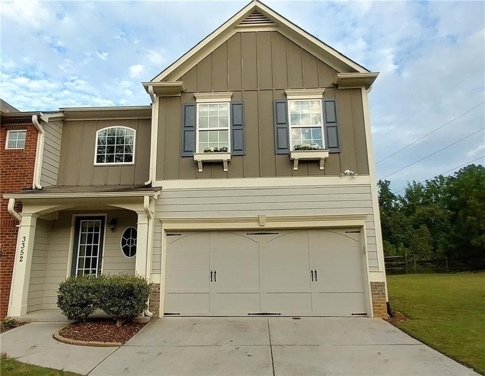 3 bedroom, 3 bathroom, 1,886 sq ft townhouse for rent at 3352 Castleberry Village Circle, Cumming, GA 30040 for $2,050 a month
