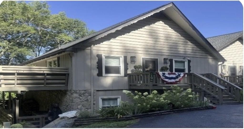 4 bedroom, 6 bathroom, 2,464 sq ft condominium for sale at 19 Aerie Lane, Sky Valley, GA 30537