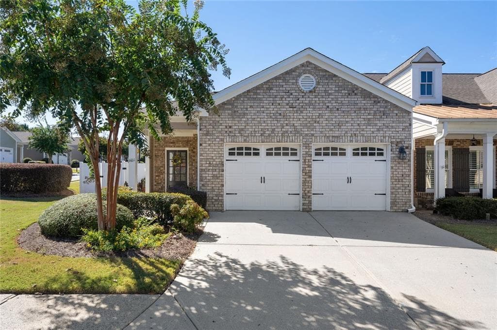 2 bedroom, 2 bathroom, 1,753 sq ft single family residence for sale at 601 Abbey Drive, Woodstock, GA 30188