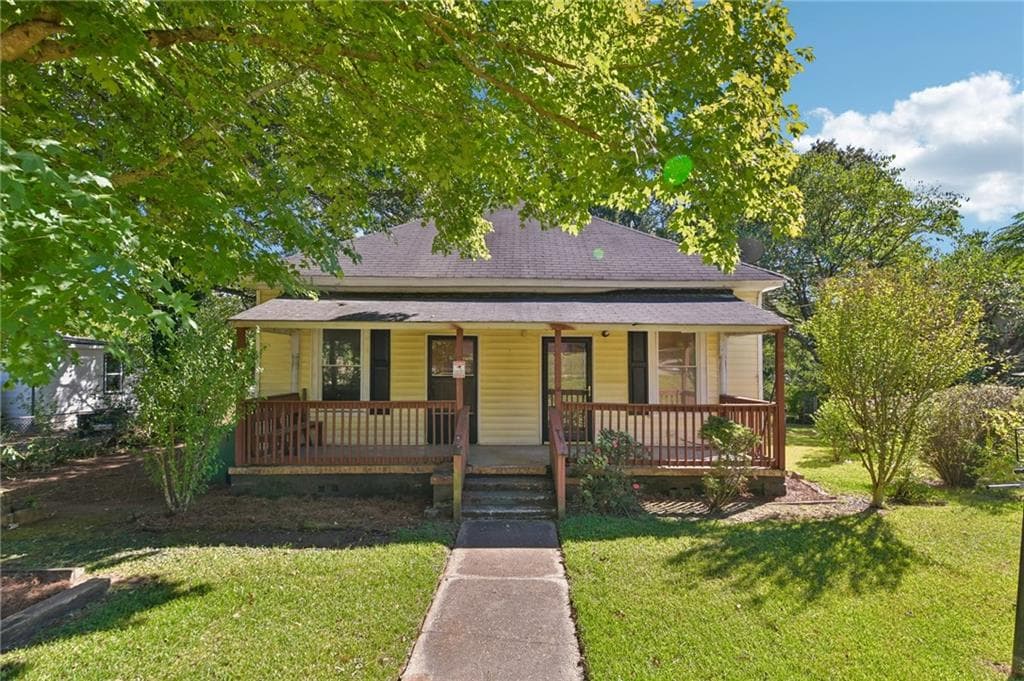 2 bedroom, 1 bathroom, 1,311 sq ft single family residence for sale at 62 Pine Street, Griffin, GA 30223