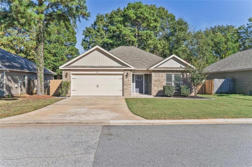 3 bedroom, 2 bathroom, 1,466 sq ft single family residence for sale at 102 Hughes Drive, Warner Robins, GA 31093