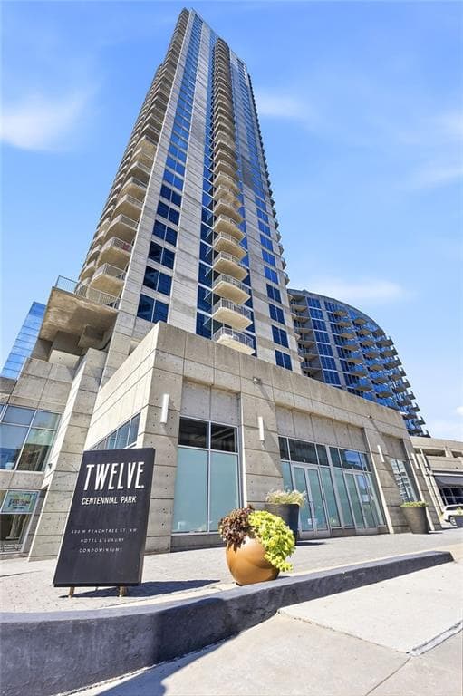 3 bedroom, 3 bathroom, 1,929 sq ft condominium for sale at 400 W Peachtree Street 2801-2, Atlanta, GA 30308