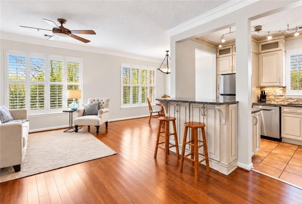3 bedroom, 2 bathroom, 1,402 sq ft condominium for sale at 10 Perimeter Summit Boulevard 3110, Atlanta, GA 30319