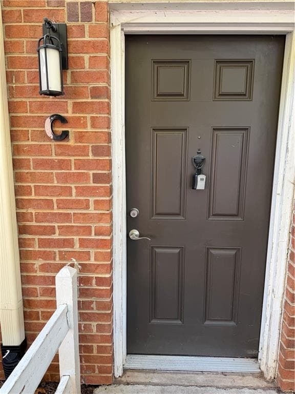 3 bedroom, 3 bathroom, 1,470 sq ft townhouse for sale at 7750 Roswell Road 8C, Sandy Springs, GA 30350