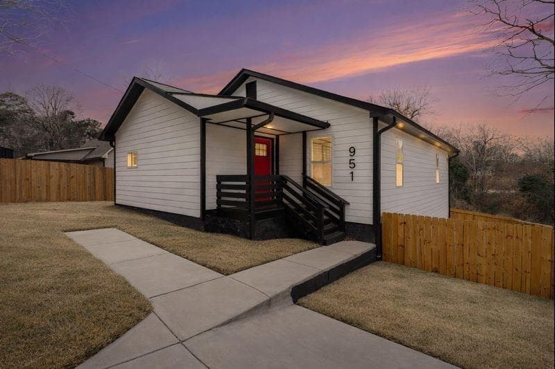 3 bedroom, 2 bathroom, 1,334 sq ft single family residence for sale at 951 Reed Avenue, East Point, GA 30344