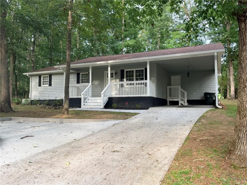 3 bedroom, 2 bathroom, 1,200 sq ft single family residence for sale at 200 Swain Street, Clarkesville, GA 30523