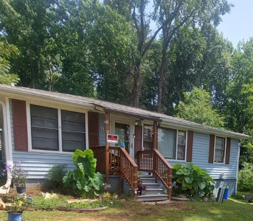 3 bedroom, 1 bathroom, 1,100 sq ft single family residence for sale at 117 Lake Drive, Griffin, GA 30223