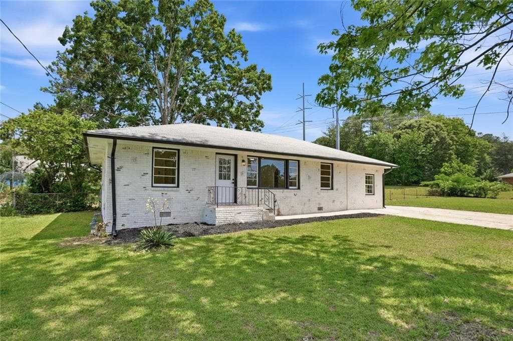 4 bedroom, 2 bathroom, 1,748 sq ft single family residence for sale at 1902 Mural Circle, Morrow, GA 30260
