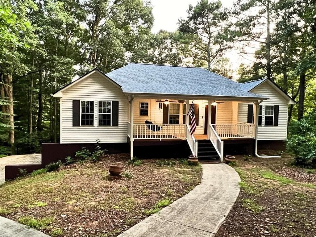 4 bedroom, 3 bathroom, 3,824 sq ft single family residence for sale at 5131 Deer Path Ln, Gainesville, GA 30507