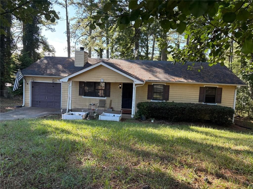3 bedroom, 2 bathroom, 1,260 sq ft single family residence for sale at 100 Cay Court, Atlanta, GA 30349