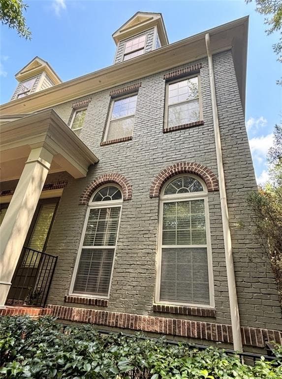 3 bedroom, 4 bathroom, 2,200 sq ft townhouse for rent at 1602 Chatterton Court 106, Atlanta, GA 30329 for $3,500 a month