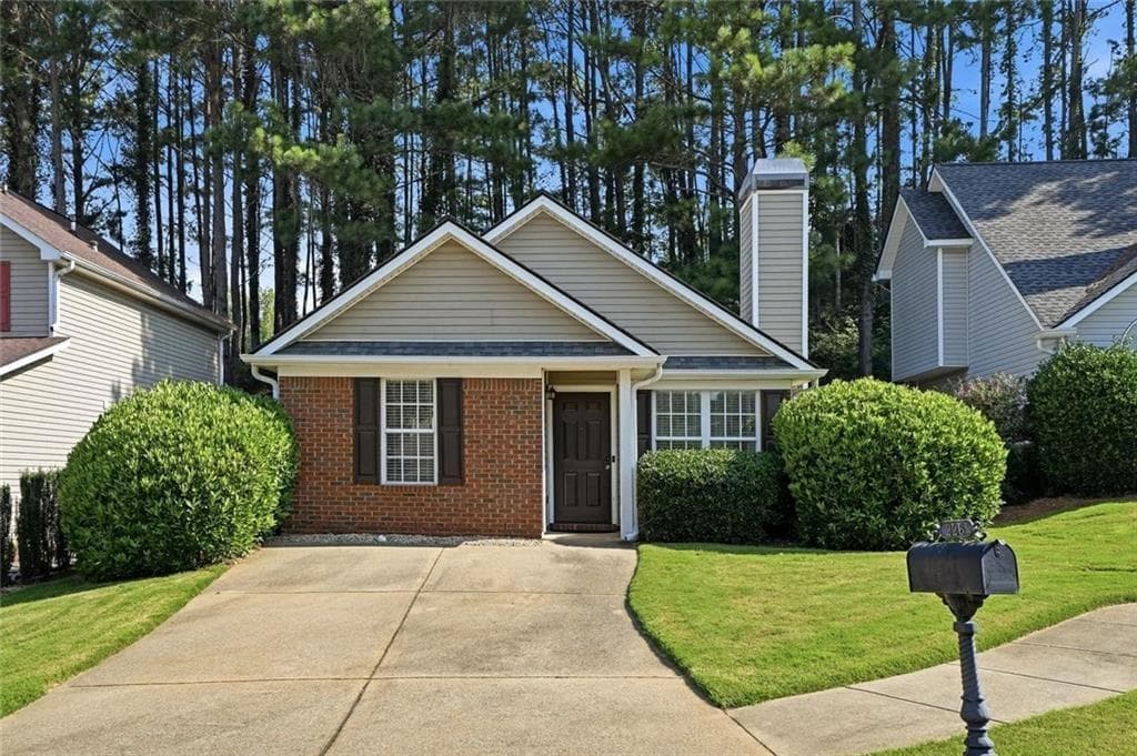 2 bedroom, 1 bathroom, 792 sq ft single family residence for sale at 226 Park Place, Woodstock, GA 30189